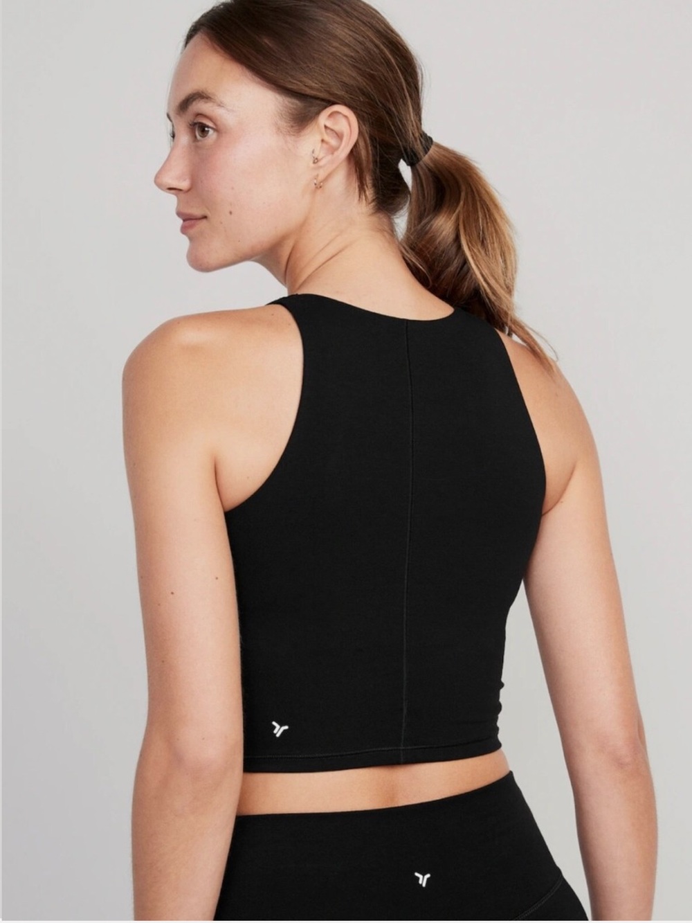 Old Navy Women's Light Support PowerChill Longline Sports Bra Tank - Picture 3 of 10